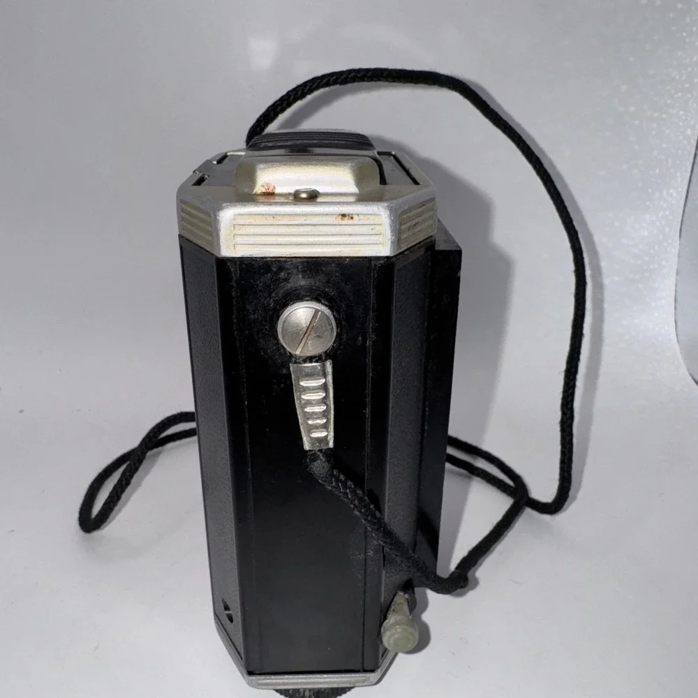 Vintage Kodak Brownie Reflex 20 Camera Film UNTESTED With Strap